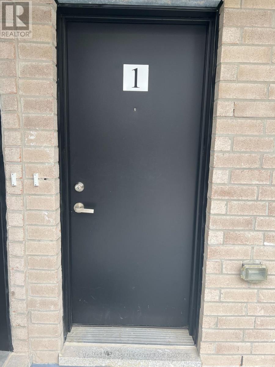 Row / Townhouse for Sale in 1 - 3421 RIDGEWAY DRIVE|Mississauga (Erin Mills), Ontario L5L0B9 2