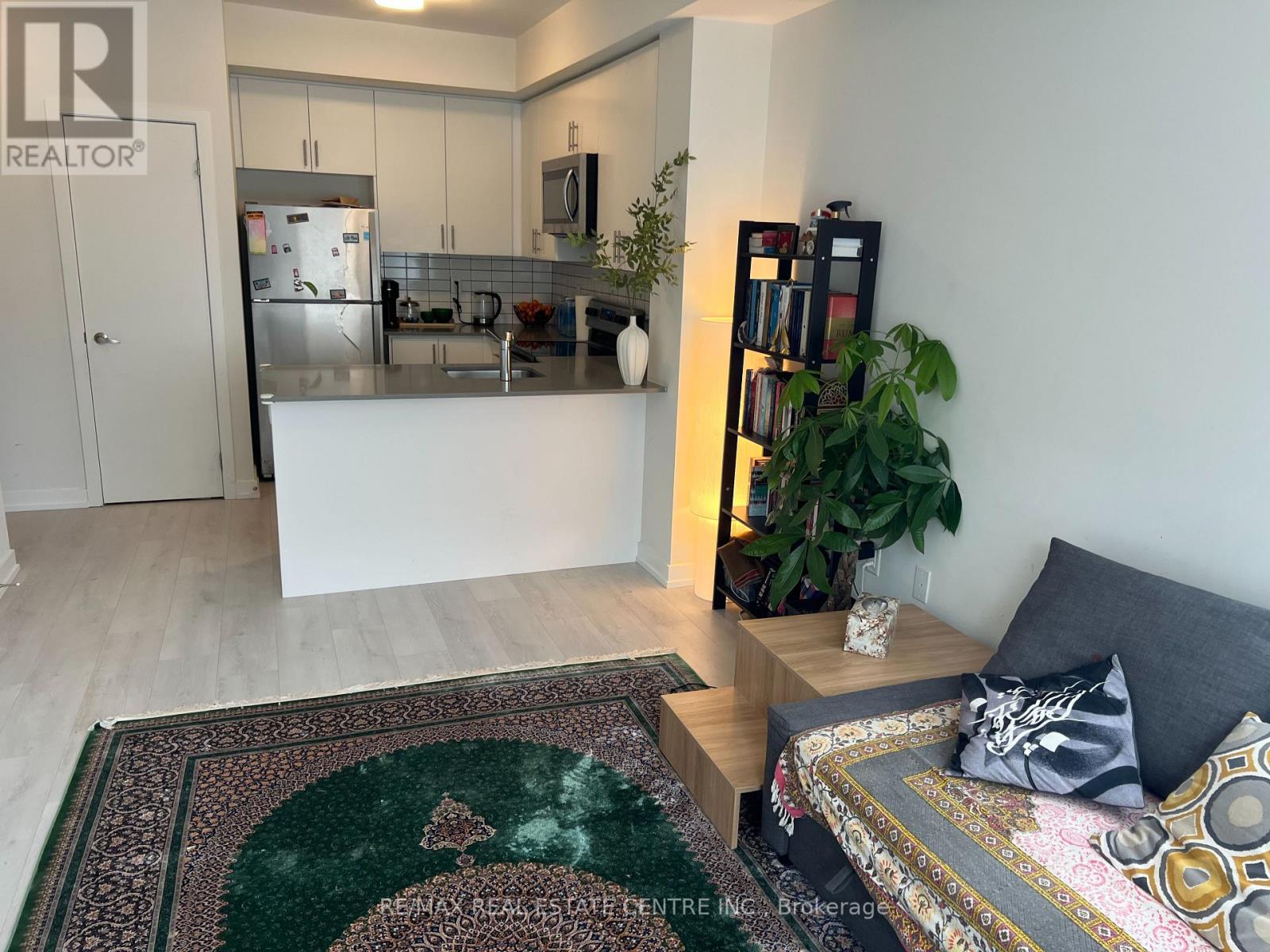 Row / Townhouse for Sale in 1 - 3421 RIDGEWAY DRIVE|Mississauga (Erin Mills), Ontario L5L0B9 5