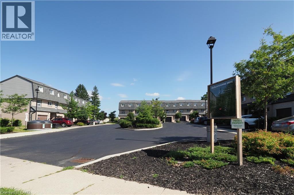 138 BLACKHORNE Drive Unit# 11, Kitchener, Ontario N2E1Z3