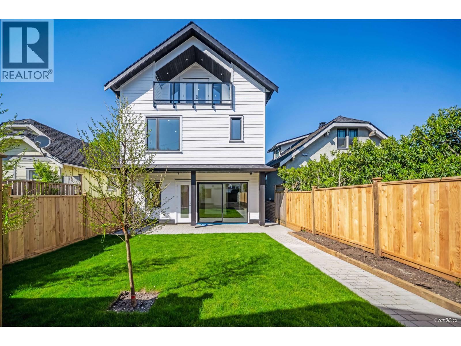 2 2636 MCGILL STREET|Vancouver, British Columbia V5K1H3
