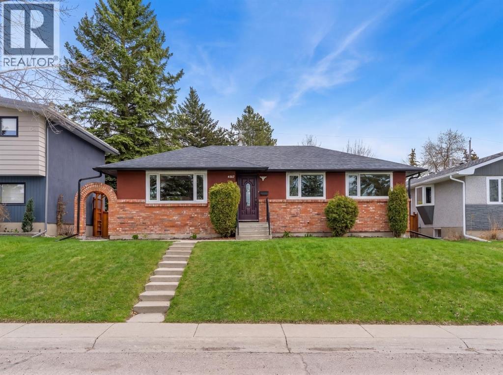 House for Sale in 4824 Claret Street NW|Calgary, Alberta T2L1C1