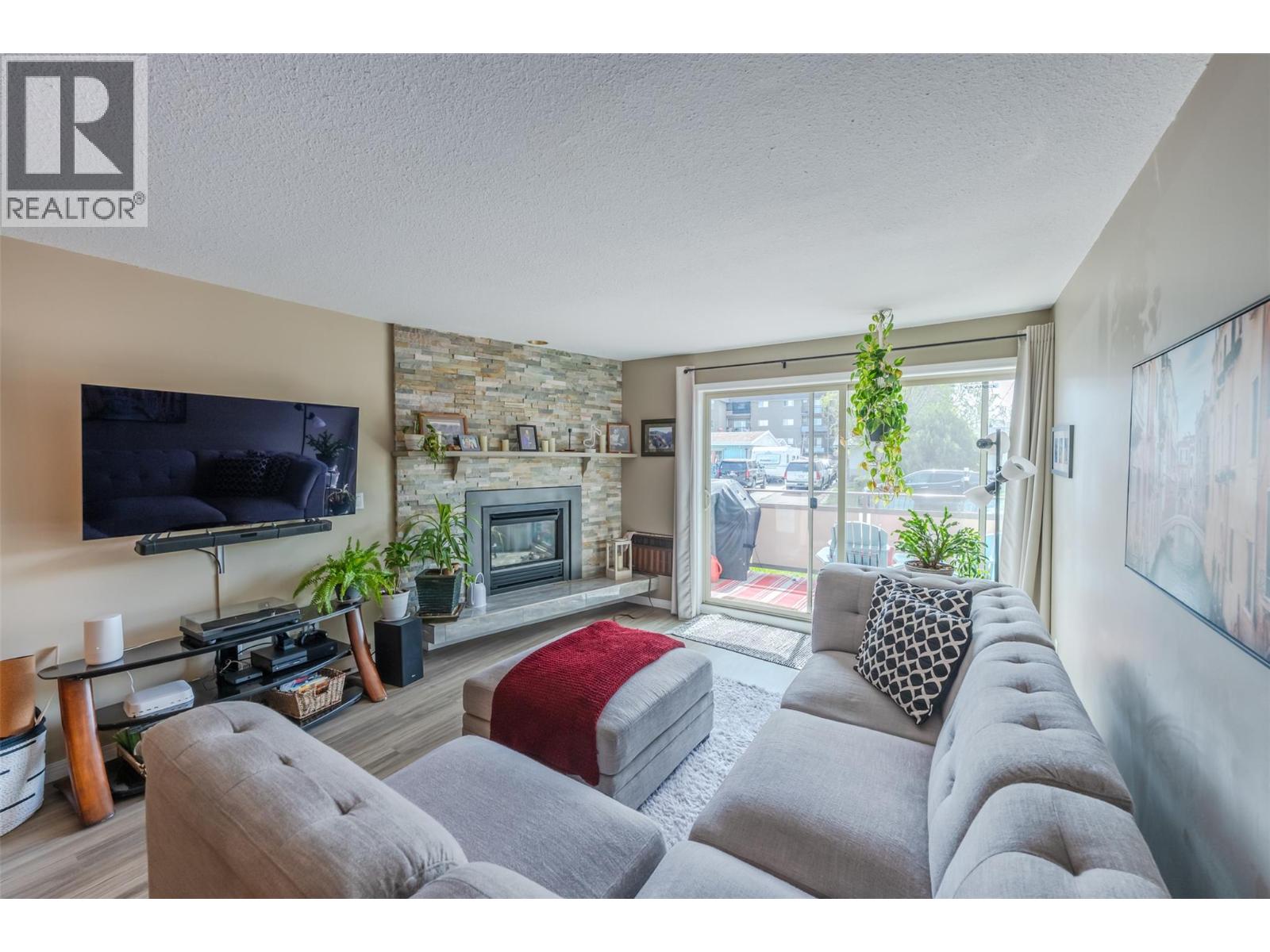 335 CHURCHILL Avenue Unit# 103