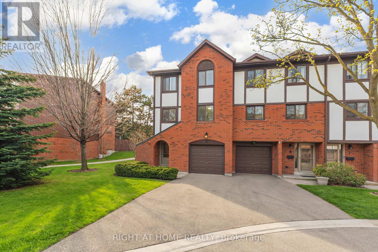 Row / Townhouse for Sale in 9 - 4165 FIELDGATE DRIVE|Mississauga (Rathwood), Ontario L4W2M9 2