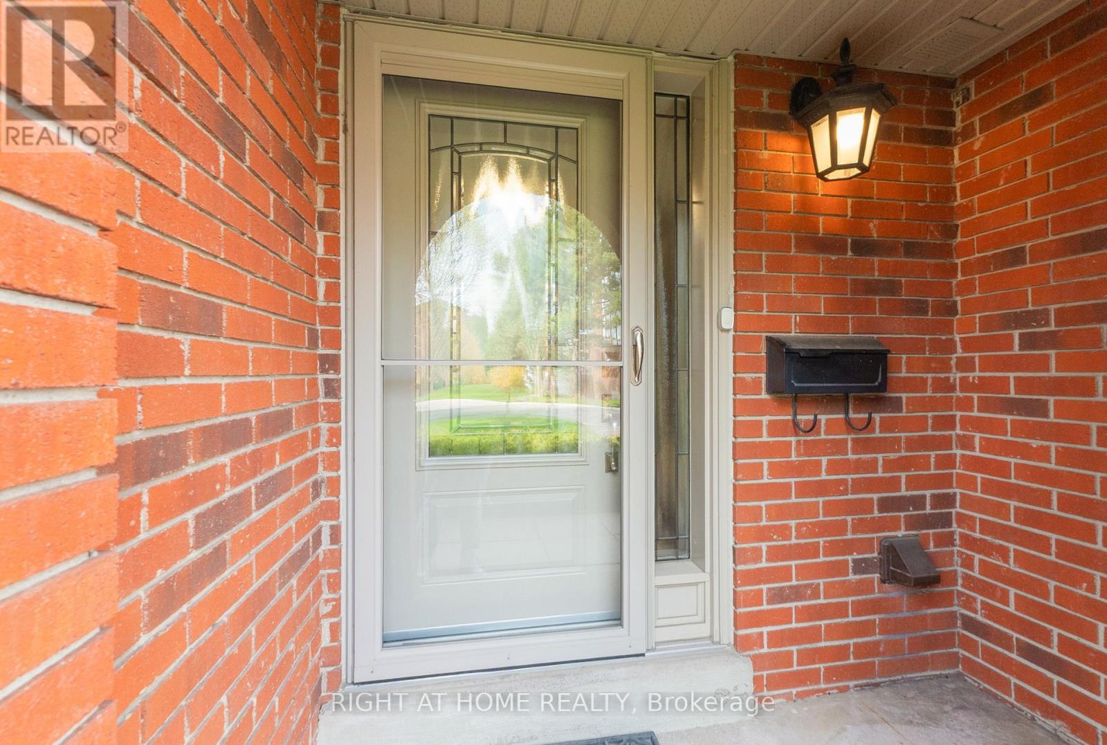 Row / Townhouse for Sale in 9 - 4165 FIELDGATE DRIVE|Mississauga (Rathwood), Ontario L4W2M9 5