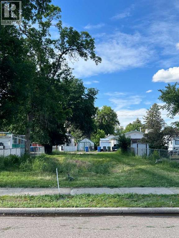 1028 Elm Street SE, Medicine Hat, Alberta T1A1C3