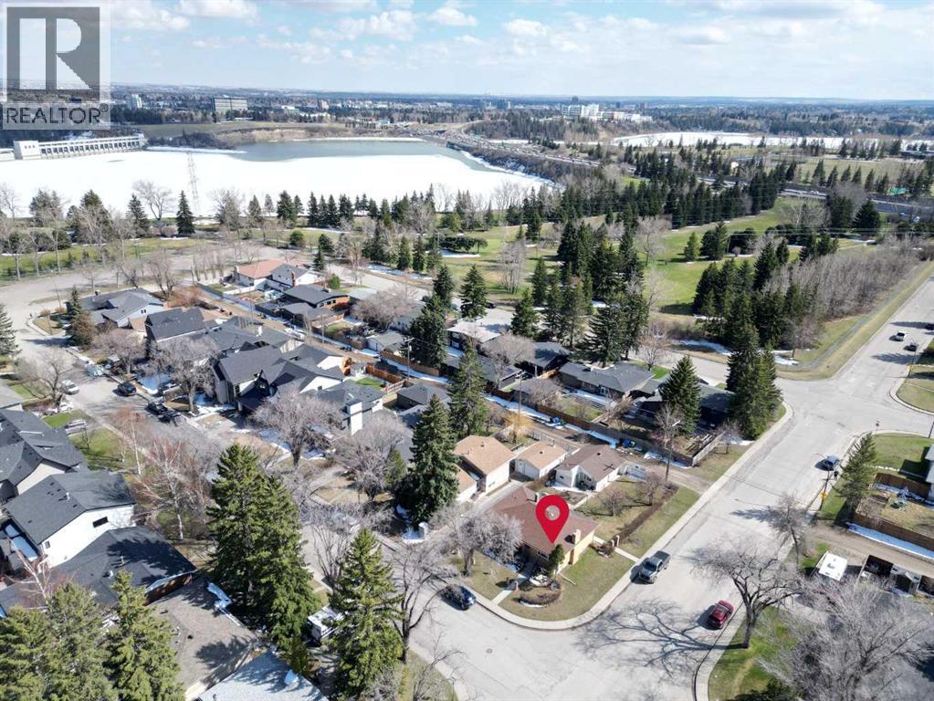House for Sale in 2043 57 Avenue SW|Calgary, Alberta T3E1N1