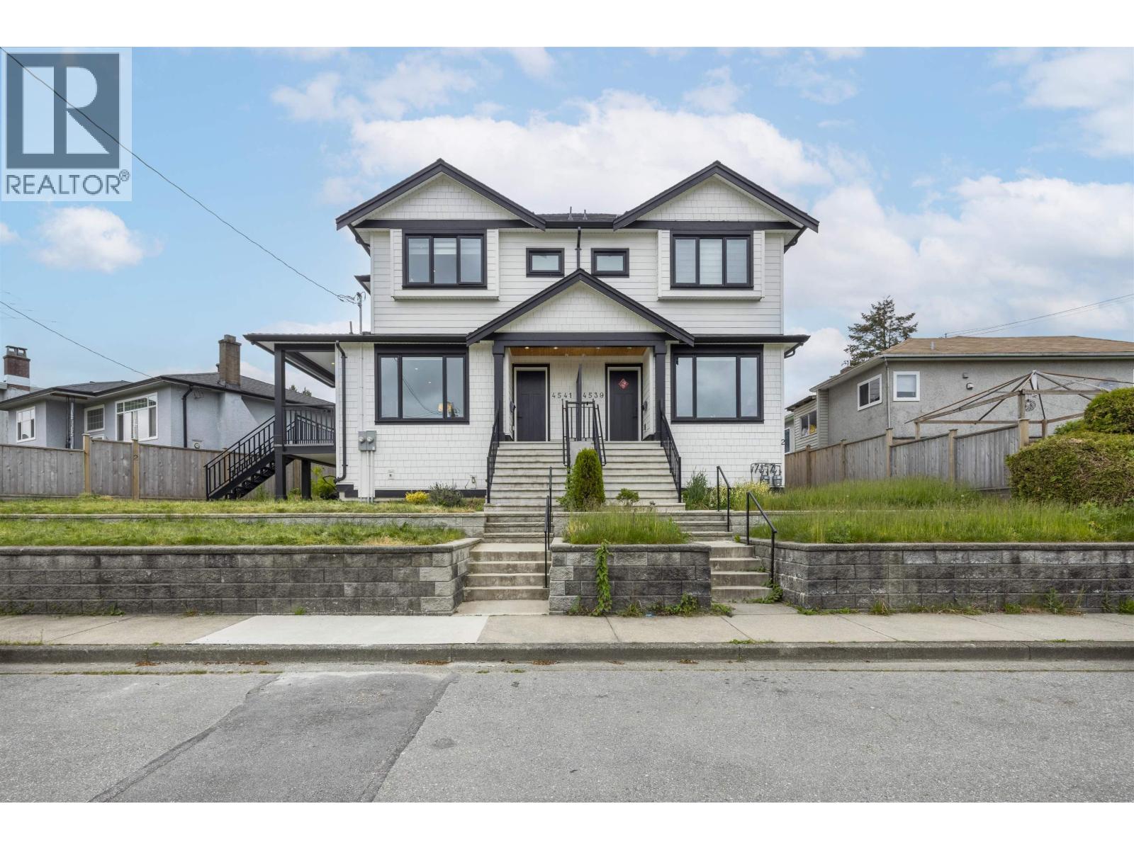 4541 HOY STREET|Vancouver, British Columbia V5R4N5