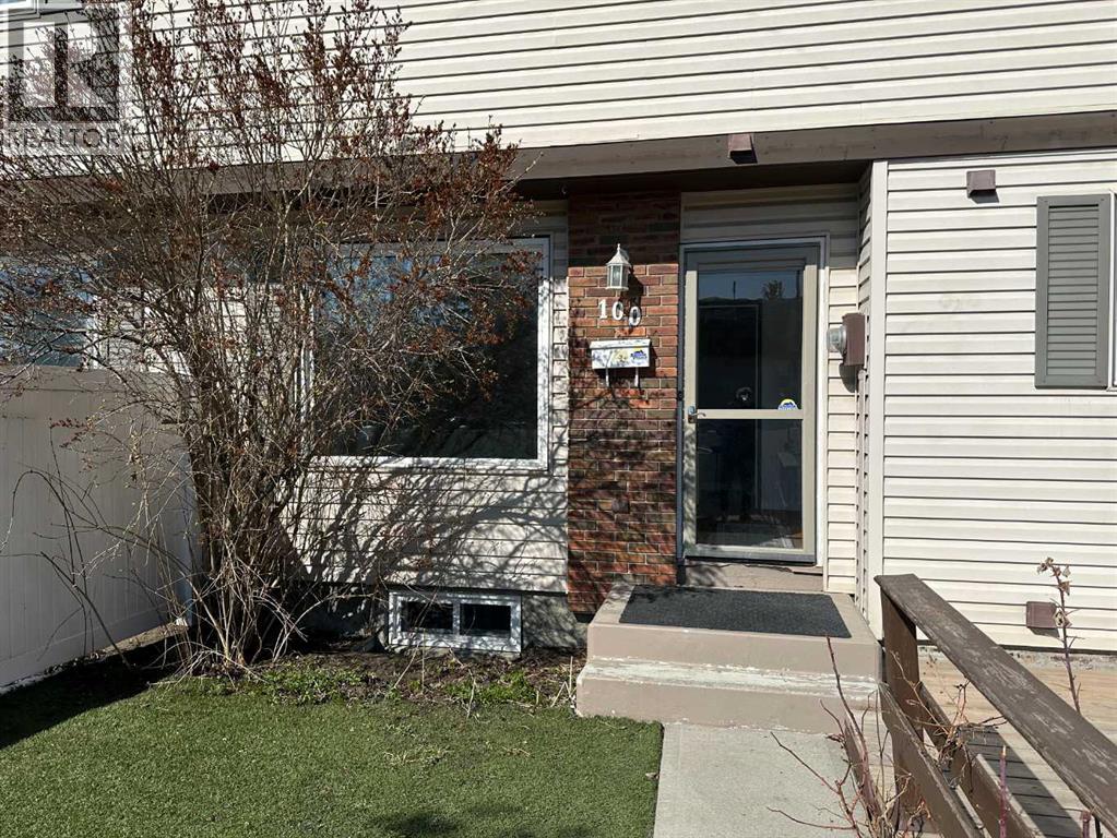 Row / Townhouse for Sale in 100, 740 Bracewood Drive SW|Calgary, Alberta T2W3N3
