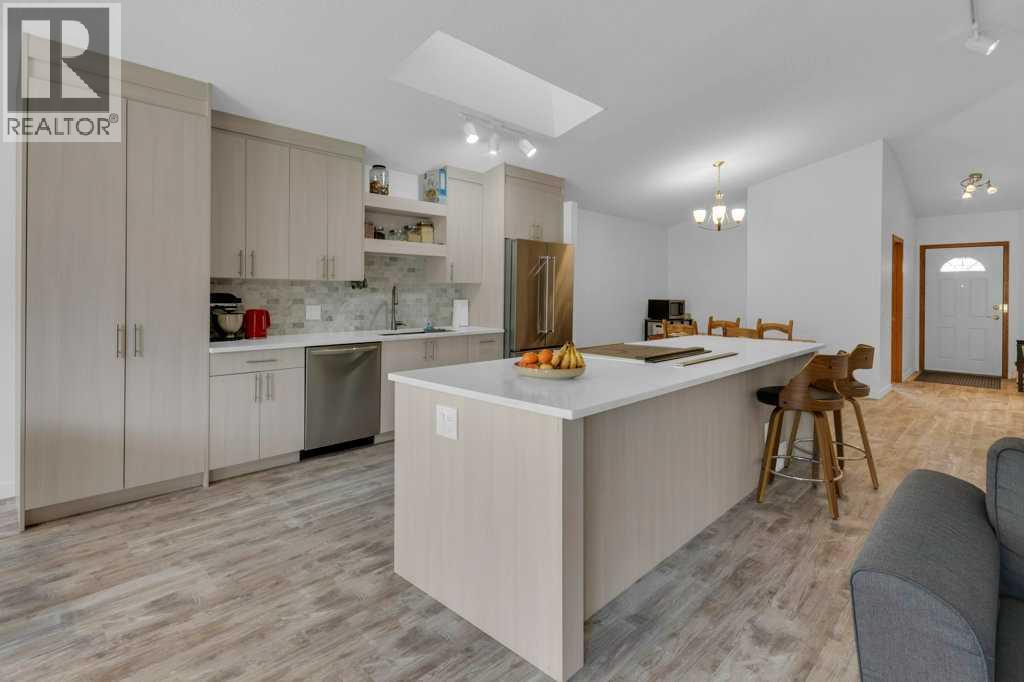 Row / Townhouse for Sale in 119 Edgepark Villas NW|Calgary, Alberta T3A3S2 5