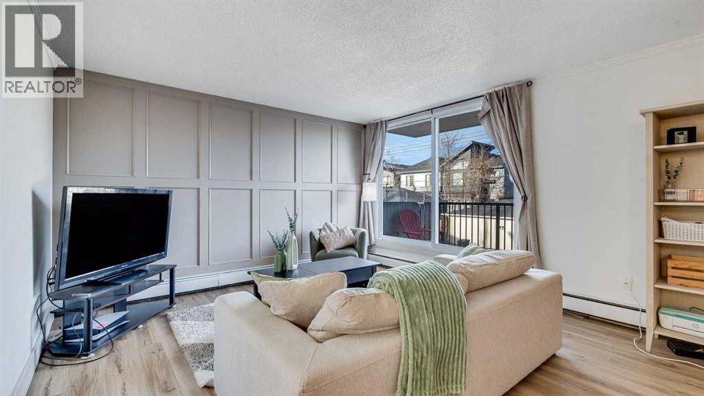 Apartment for Sale in 201, 2512 1 Avenue NW|Calgary, Alberta T2N0C2