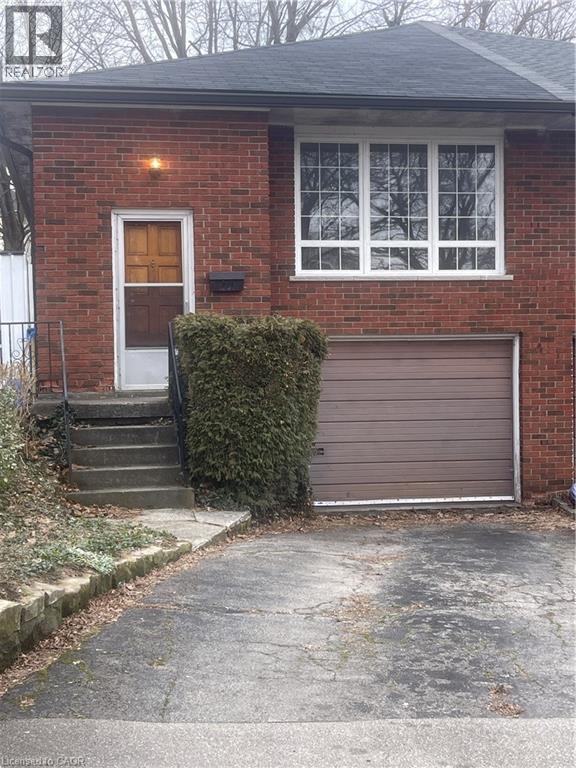 24 YEOVILLE Court, Hamilton, Ontario L9C5W3
