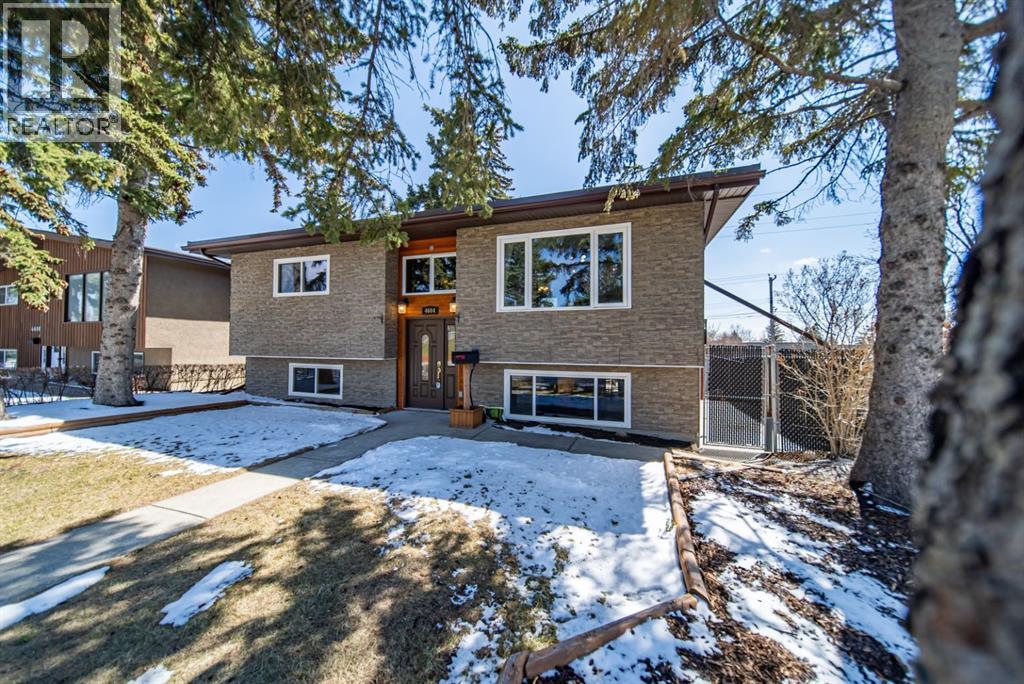 House for Sale in 4604 Namaka Crescent NW|Calgary, Alberta T2K2H6
