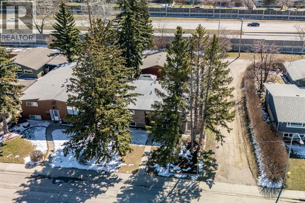 House for Sale in 4604 Namaka Crescent NW|Calgary, Alberta T2K2H6 2