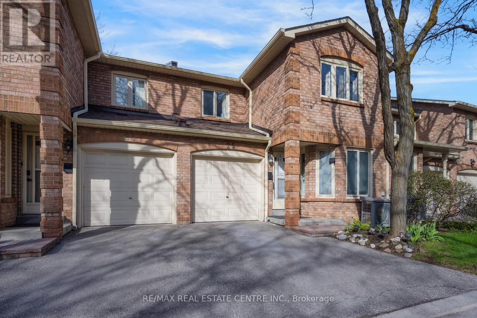 Row / Townhouse for Sale in 25 - 5020 DELAWARE DRIVE|Mississauga (Hurontario), Ontario L4Z3C7 2