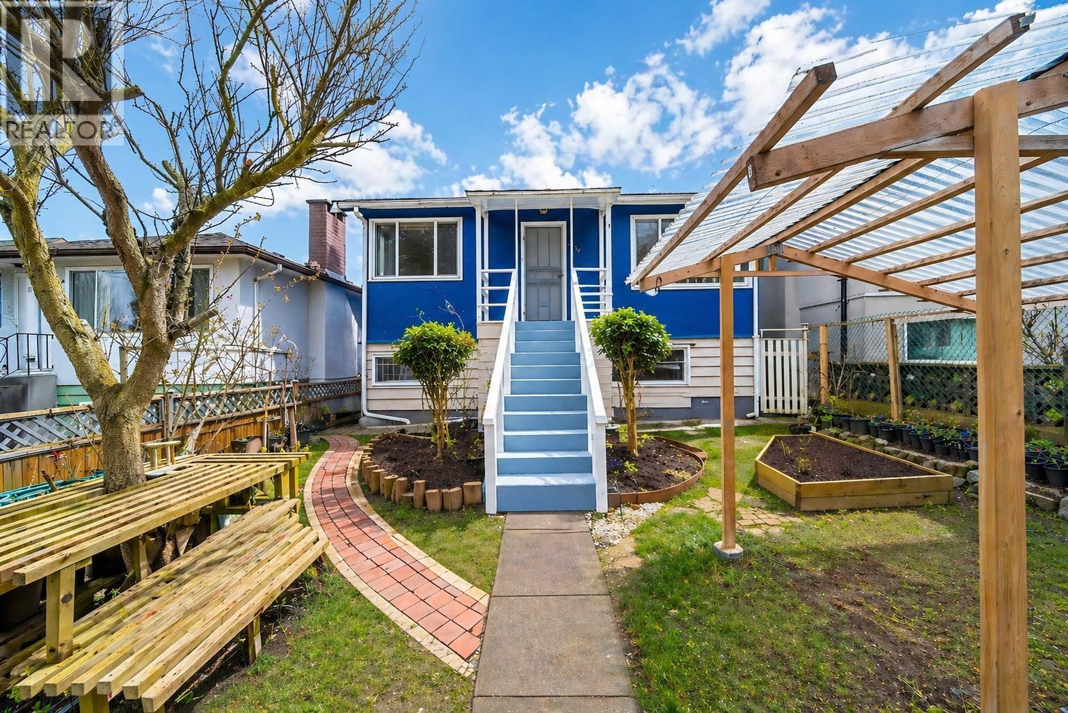 3134 E 1ST AVENUE|Vancouver, British Columbia V5M1B5