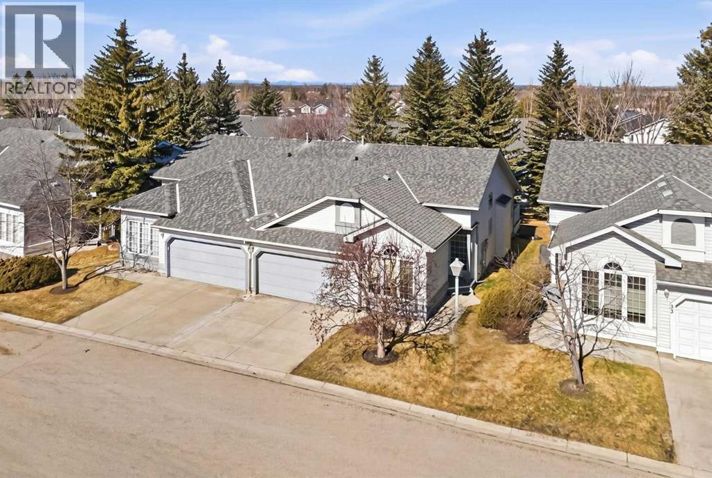 Duplex for Sale in 35 Douglasview Park SE|Calgary, Alberta T2Z2R9