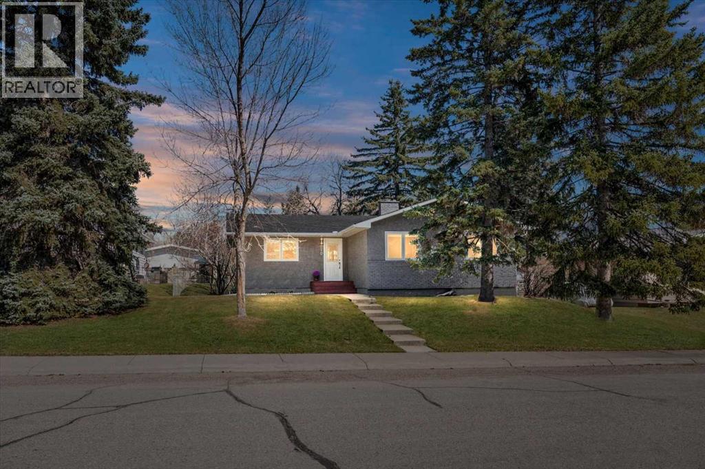 House for Sale in 20 Brampton Crescent SW|Calgary, Alberta T2W0Y4