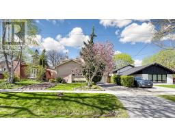 House – 6 HEDGES BOULEVARD, Toronto – photo 1