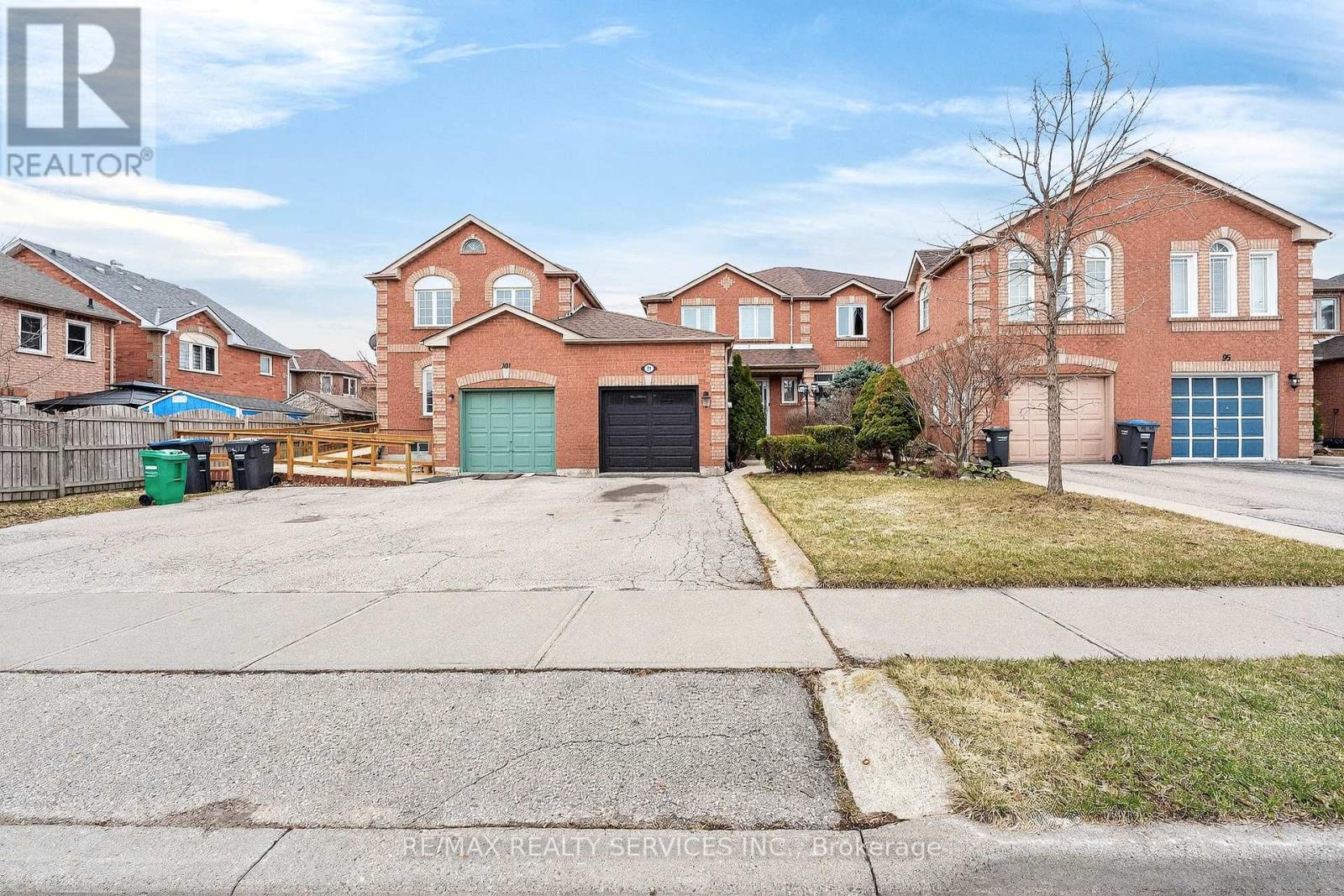 Row / Townhouse for Sale in 99 WHITE TAIL CRESCENT|Brampton (Fletcher's West), Ontario L6Y5B9 3