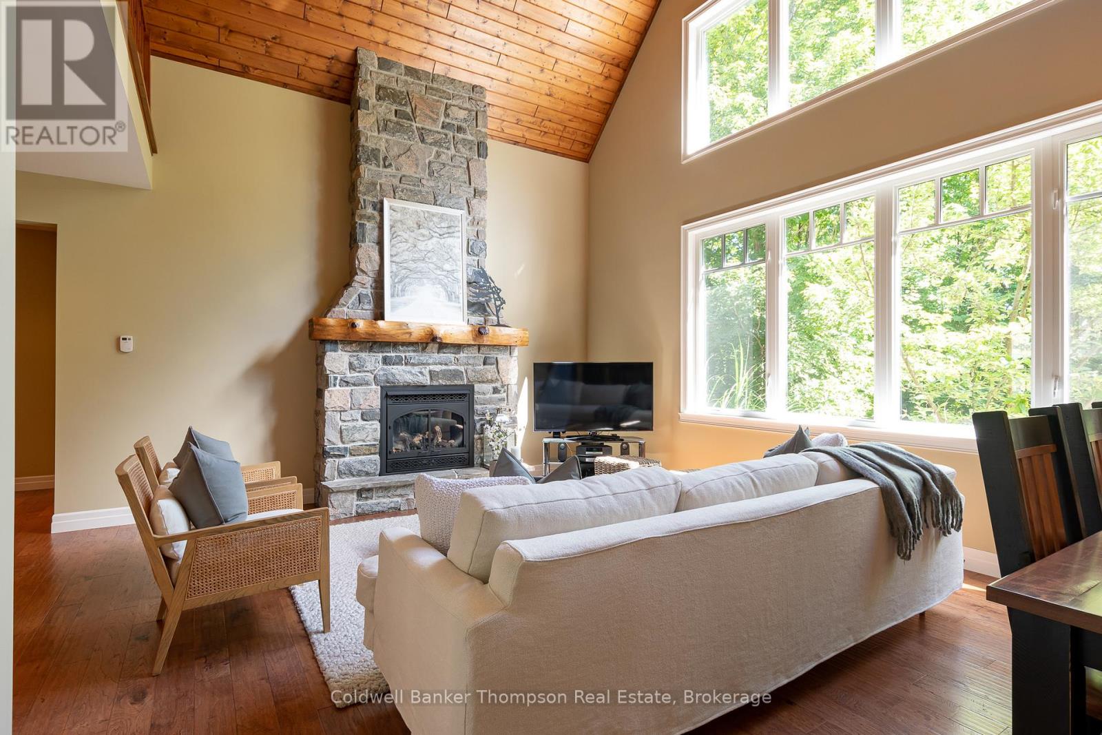 For sale: 11 FOREST HILL LANE, Huntsville (Chaffey), Ontario