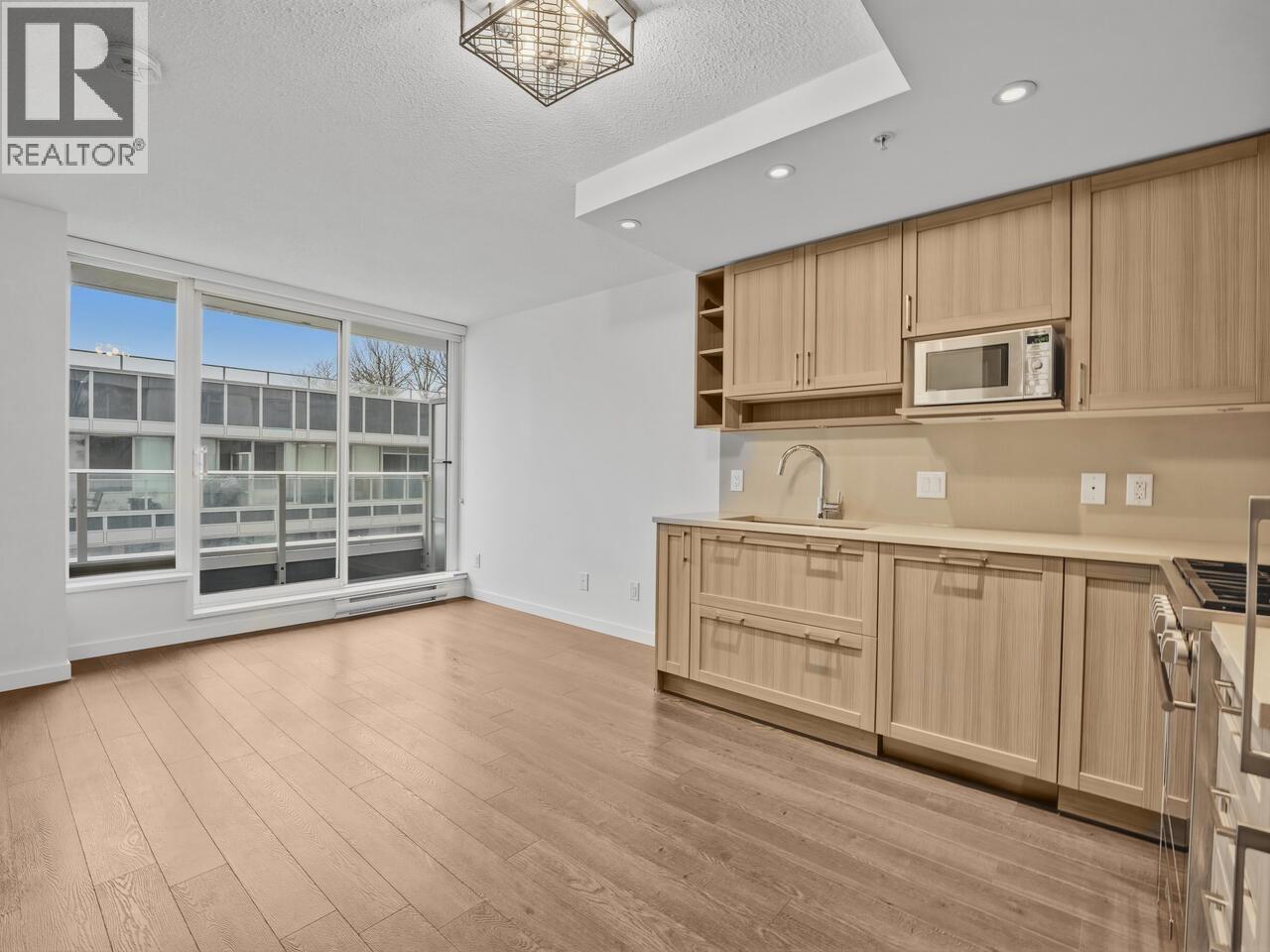 622 5665 BOUNDARY ROAD|Vancouver, British Columbia V5R0E4