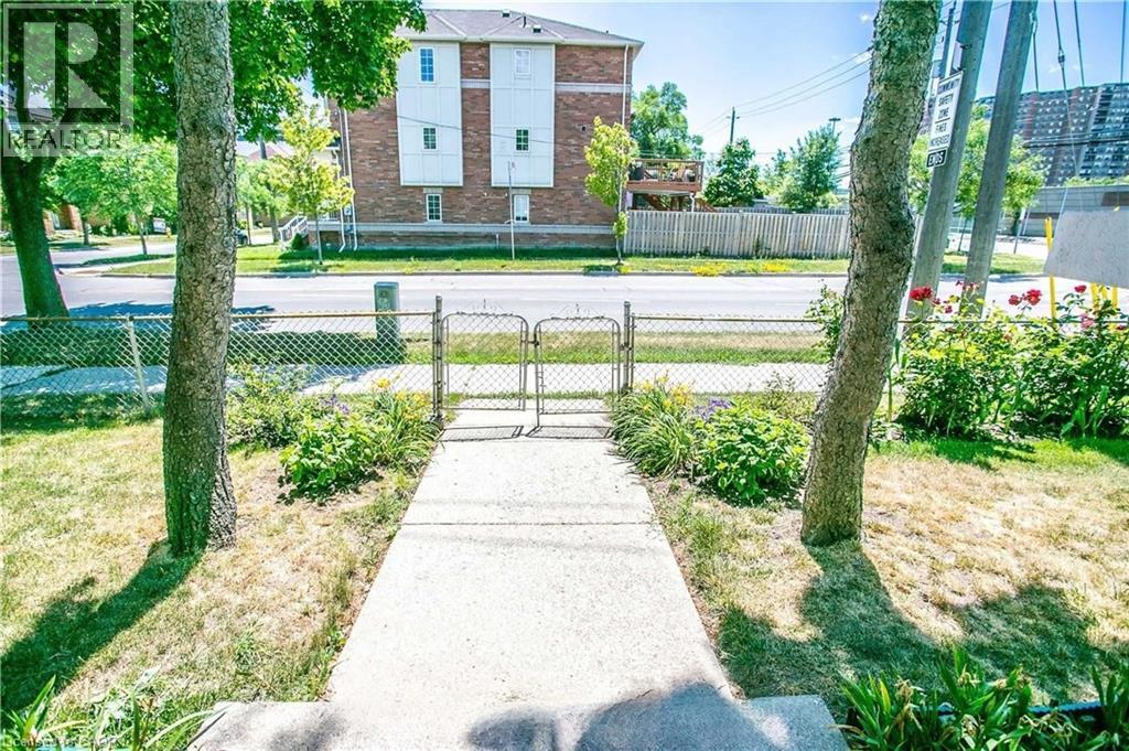 For sale: 54 RABBIT Lane, Toronto, Ontario M9B5S7 - 40824134 | REALTOR.ca