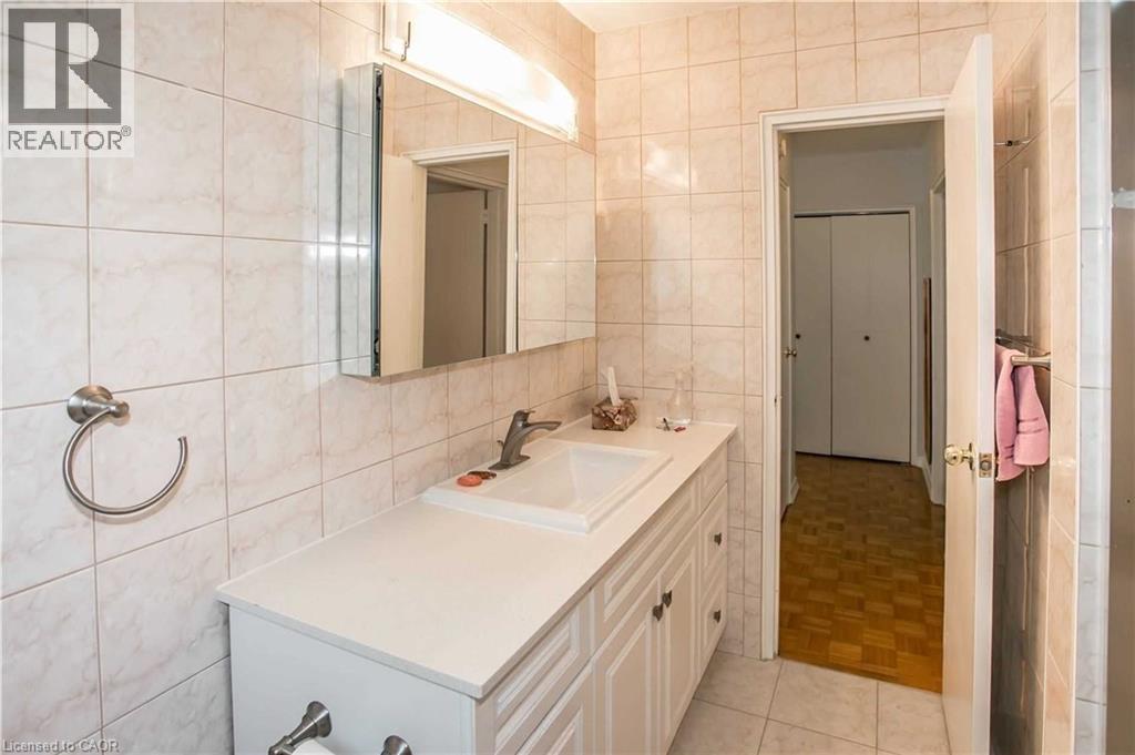 For sale: 54 RABBIT Lane, Toronto, Ontario M9B5S7 - 40824134 | REALTOR.ca