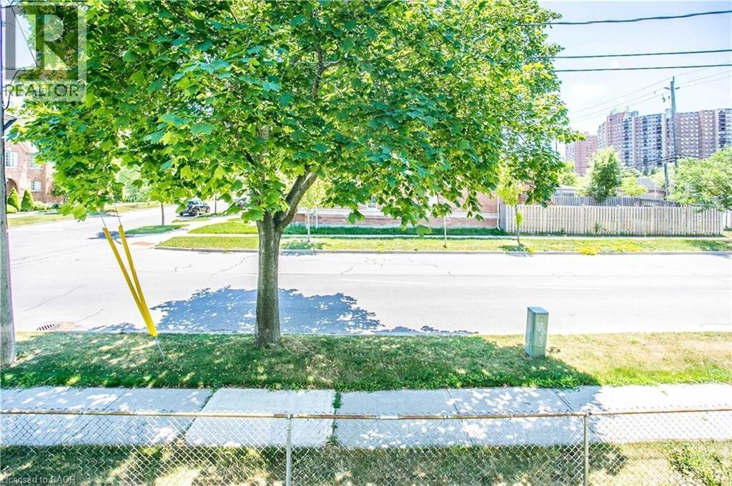 For sale: 54 RABBIT Lane, Toronto, Ontario M9B5S7 - 40824134 | REALTOR.ca