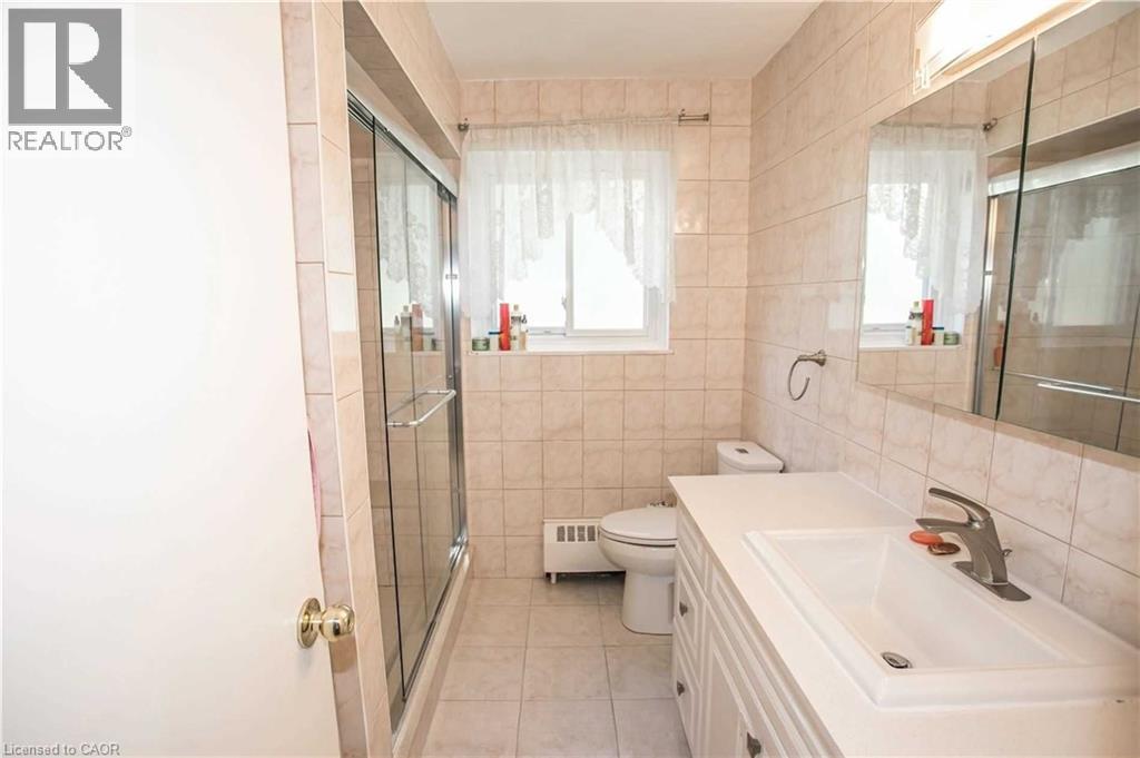 For sale: 54 RABBIT Lane, Toronto, Ontario M9B5S7 - 40824134 | REALTOR.ca