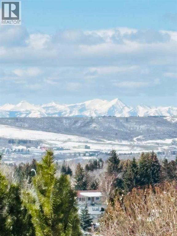 Row / Townhouse for Sale in 44 Edgemont Estates Road NW|Calgary, Alberta T3A2M5