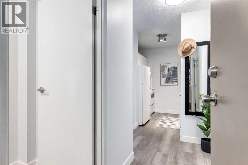 Apartment for Sale in 1114, 4944 Dalton Drive NW|Calgary, Alberta T3A2E3