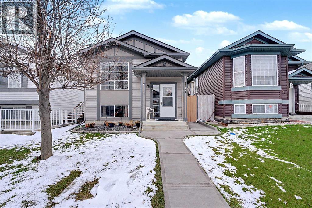 House for Sale in 49 Martin Crossing Way NE|Calgary, Alberta T3J3V2