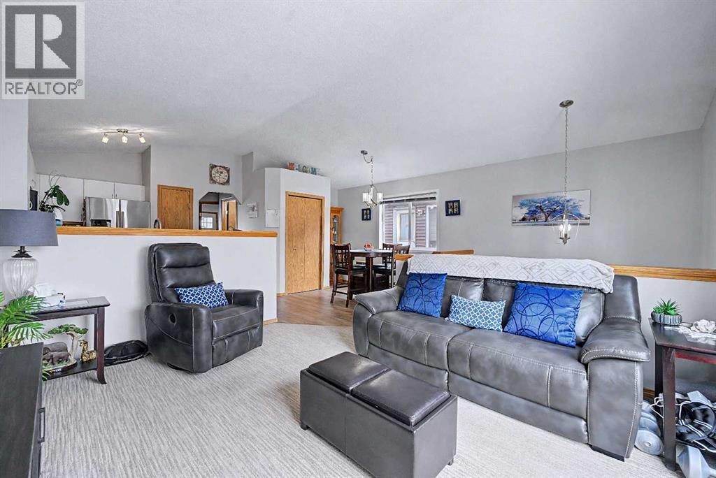 House for Sale in 49 Martin Crossing Way NE|Calgary, Alberta T3J3V2 5