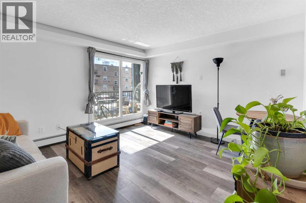 Apartment for Sale in 204, 931 2 Avenue NW|Calgary, Alberta T2N0E6