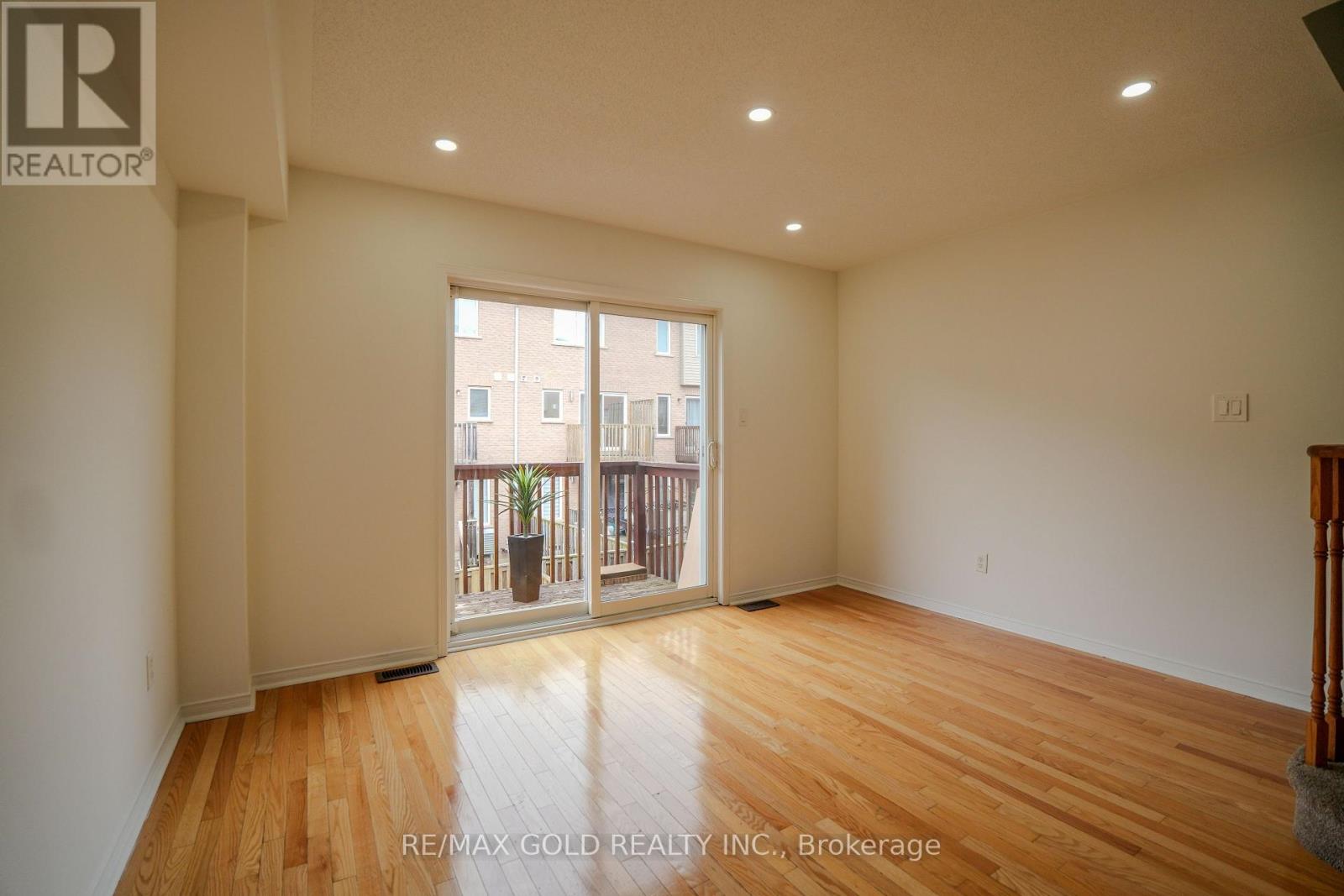 Row / Townhouse for Sale in 7059 FAIRMEADOW CRESCENT|Mississauga (Lisgar), Ontario L5N8R6 2