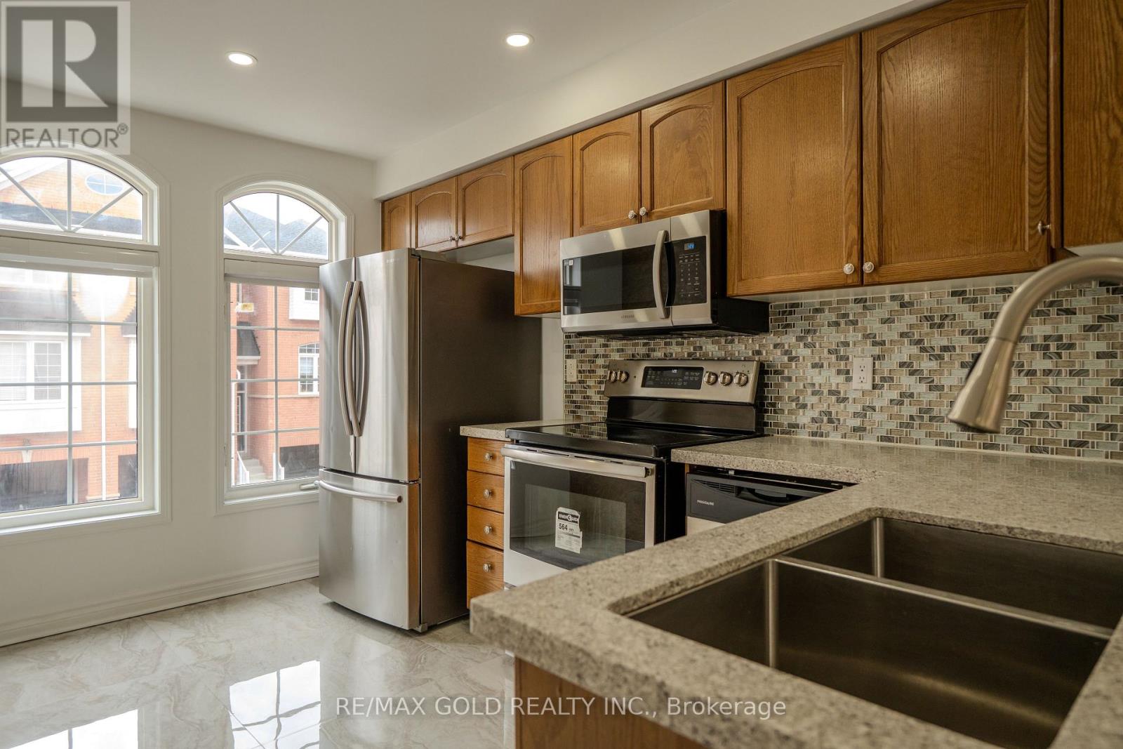 Row / Townhouse for Sale in 7059 FAIRMEADOW CRESCENT|Mississauga (Lisgar), Ontario L5N8R6 4
