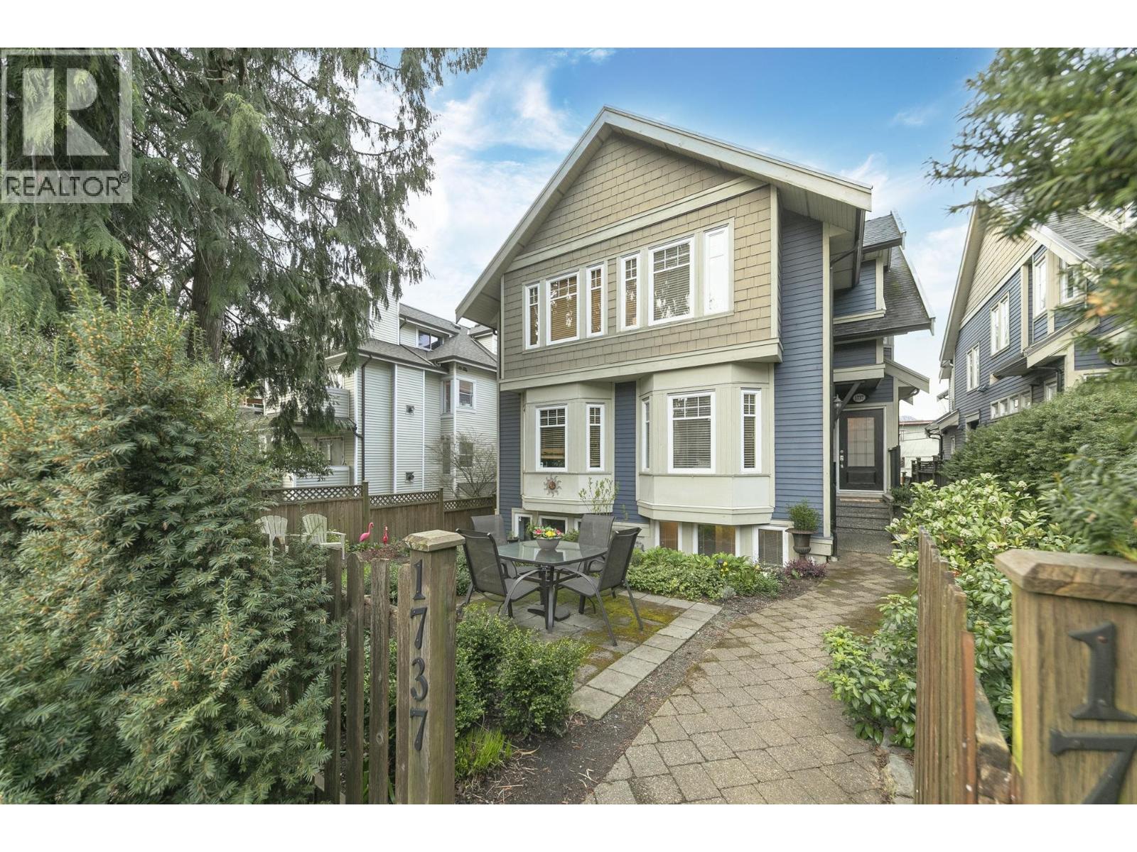 1737 FRANCES STREET|Vancouver, British Columbia V5L1Z5
