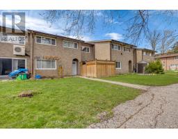 Row / Townhouse – 62 - 79 DRIFTWOOD AVENUE, Toronto – photo 1