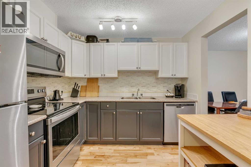 Apartment for Sale in 203, 1919 17 Avenue SW|Calgary, Alberta T2T0E9 2