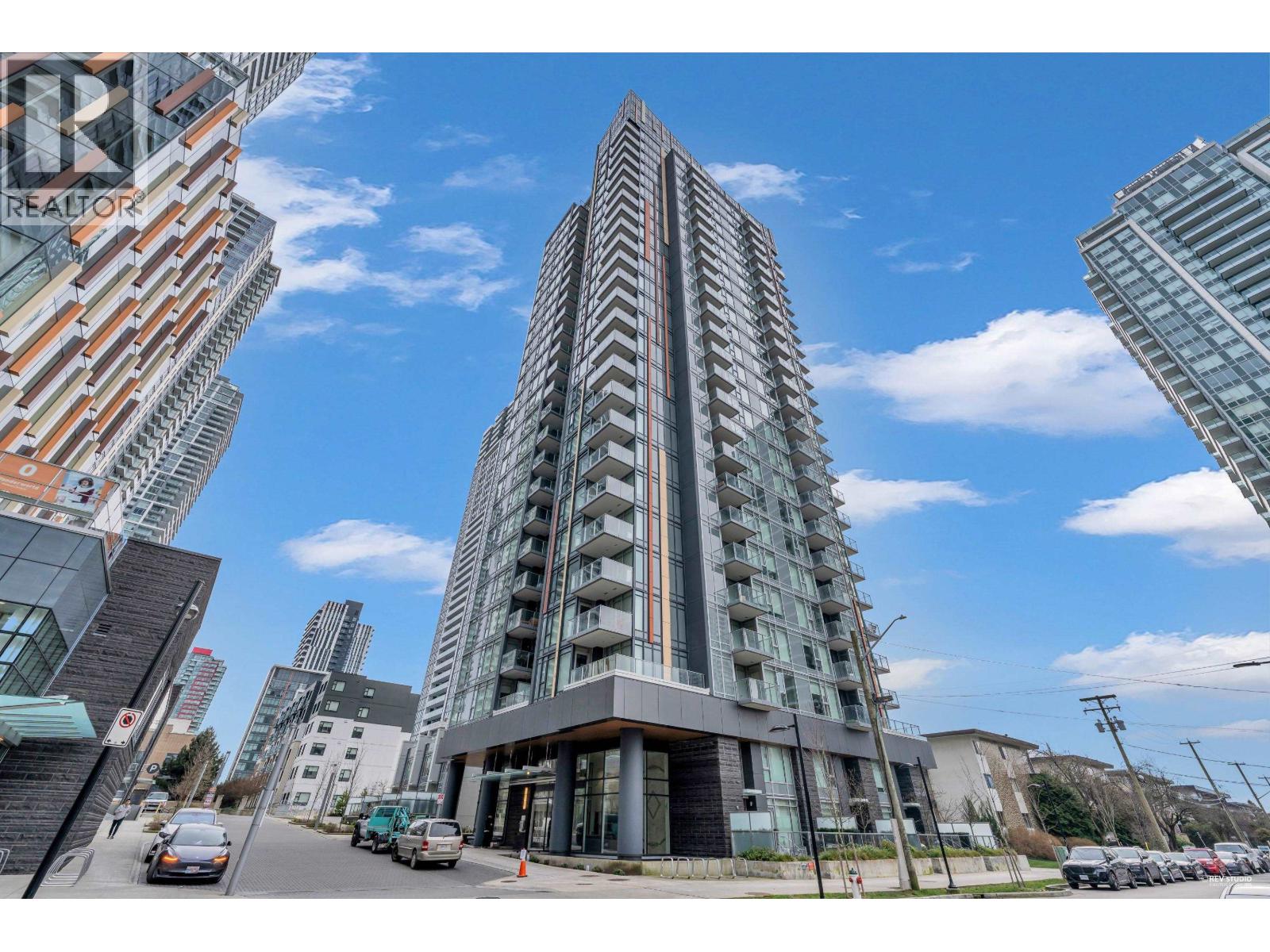 406 6398 SILVER AVENUE|Burnaby, British Columbia V5H0K7