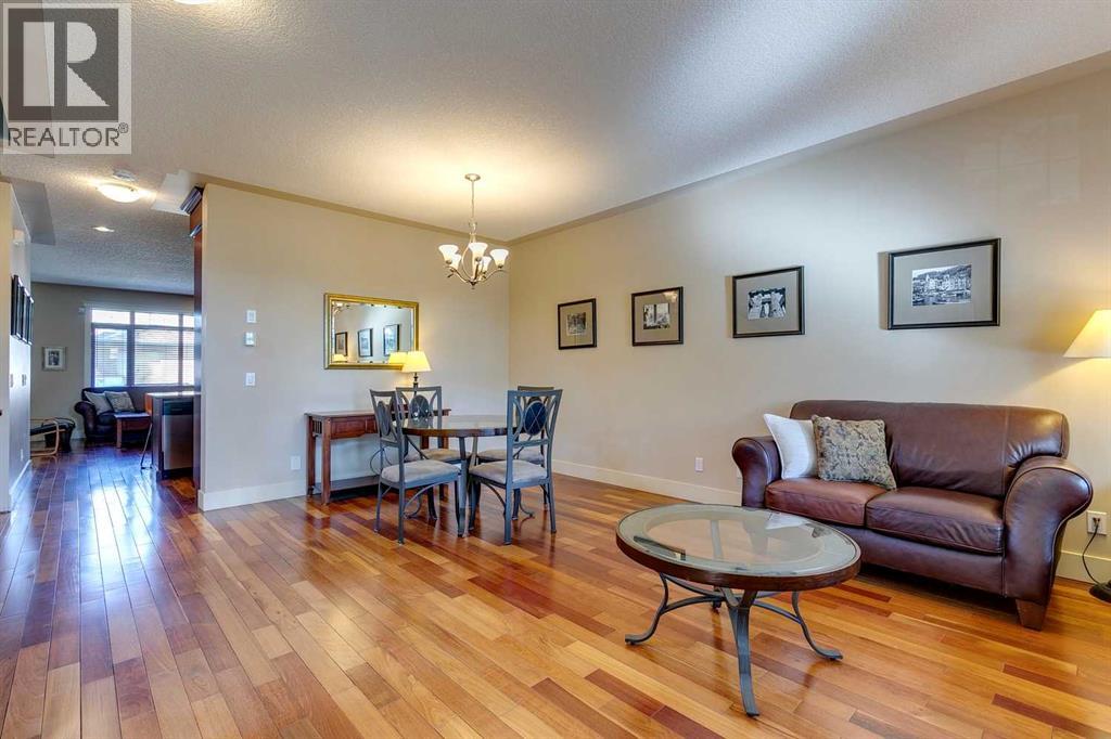 Duplex for Sale in 446 18 Avenue NE|Calgary, Alberta T2E1N4 4