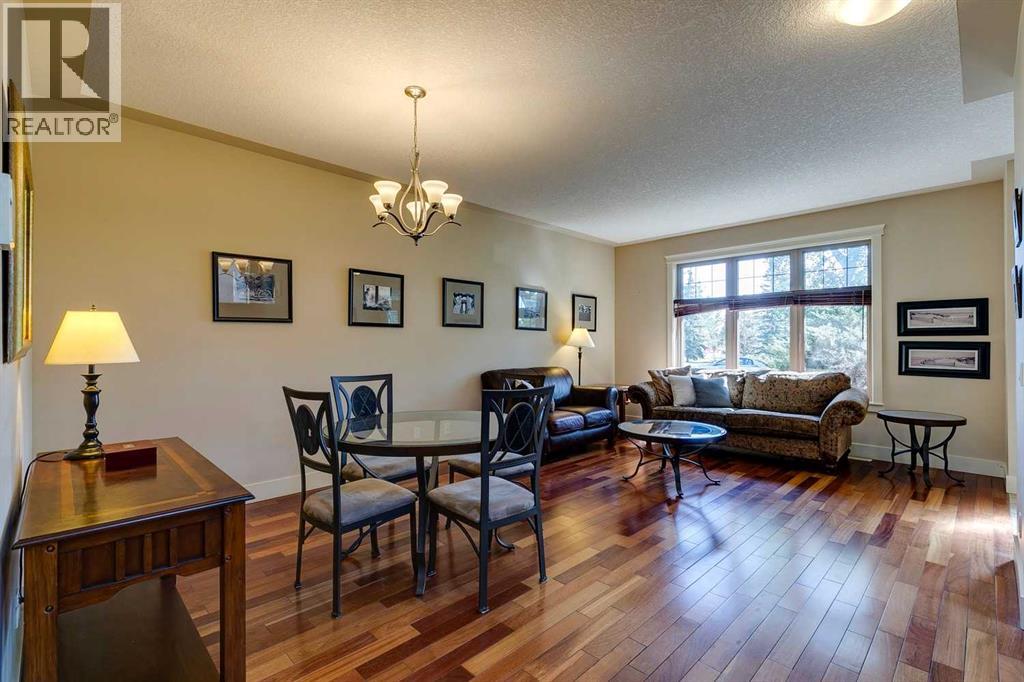Duplex for Sale in 446 18 Avenue NE|Calgary, Alberta T2E1N4 3