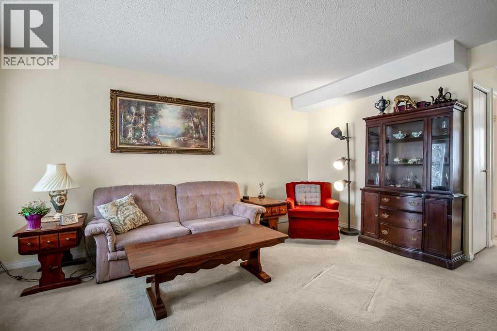Row / Townhouse for Sale in 111 Deerfield Drive SE|Calgary, Alberta T2J6T9 5