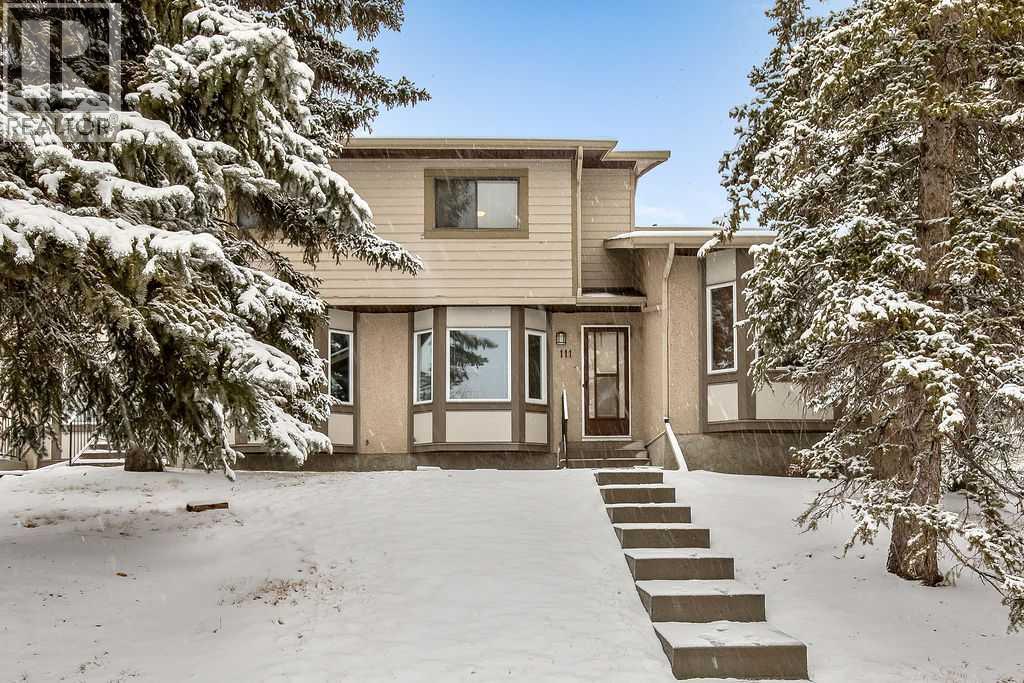 Row / Townhouse for Sale in 111 Deerfield Drive SE|Calgary, Alberta T2J6T9