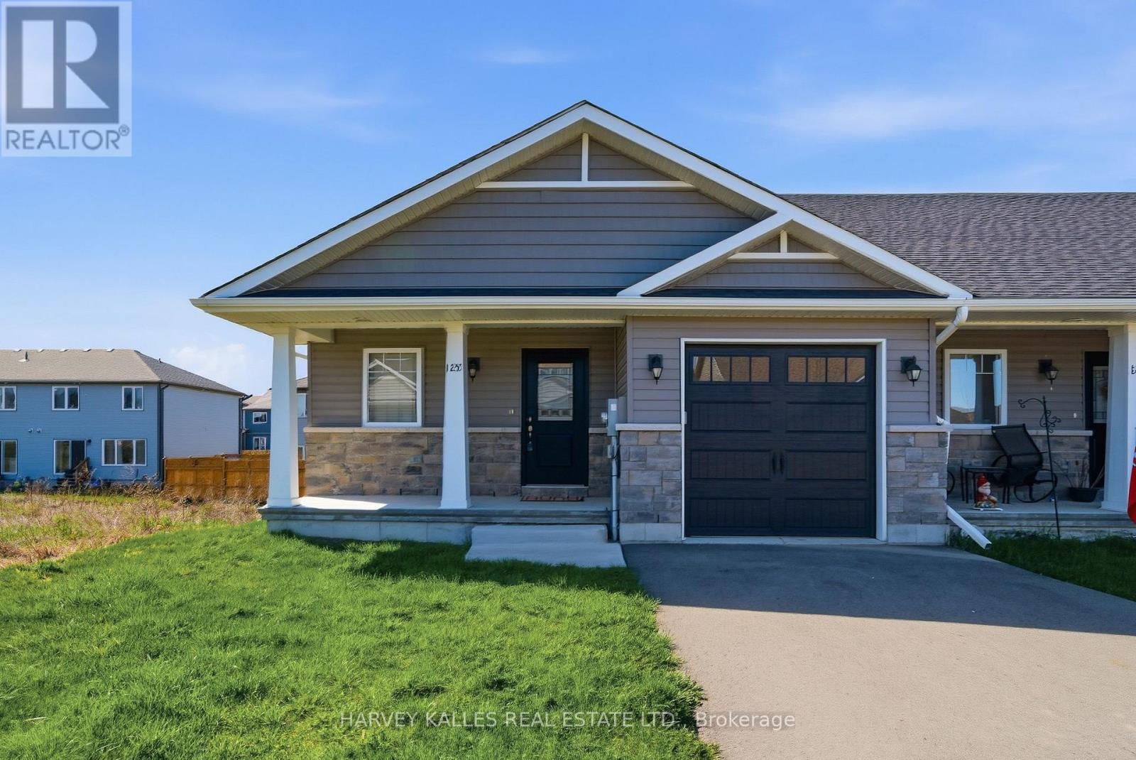 125 FARRINGTON CRESCENT