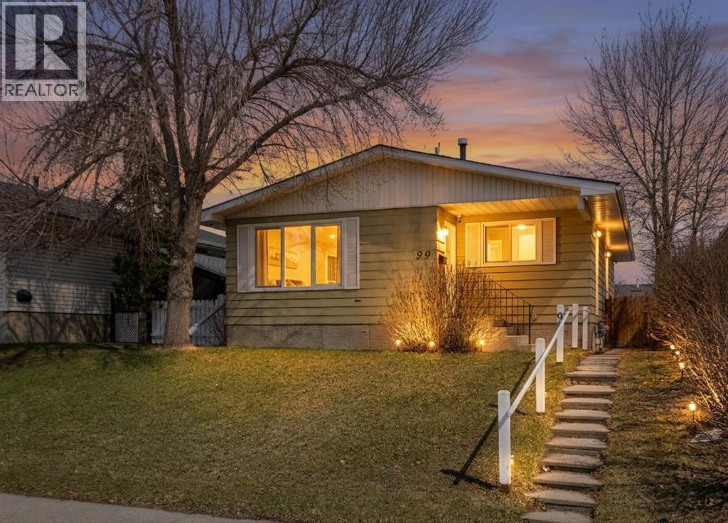 House for Sale in 99 Dovercliffe Way SE|Calgary, Alberta T2B1W6
