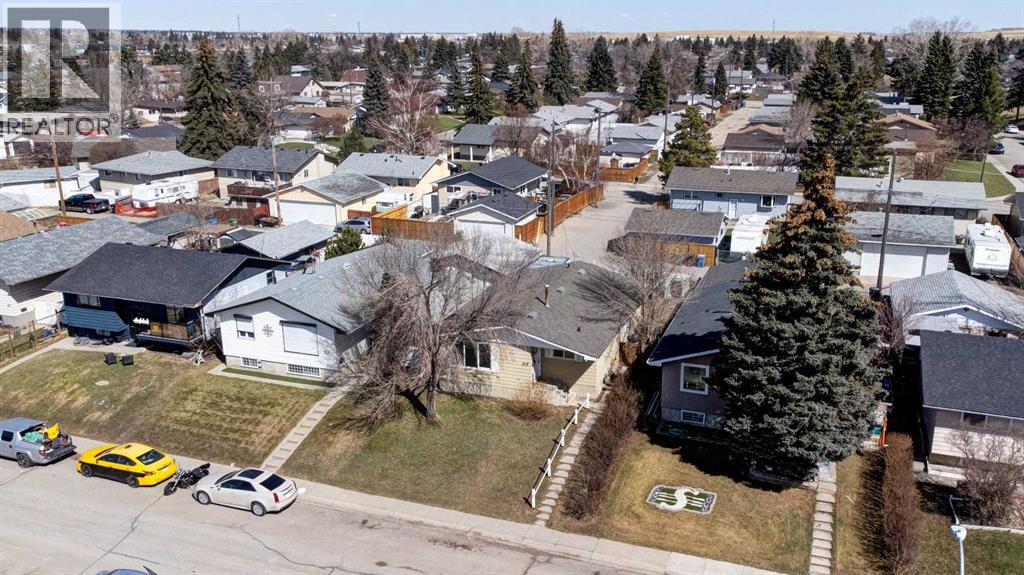 House for Sale in 99 Dovercliffe Way SE|Calgary, Alberta T2B1W6 2