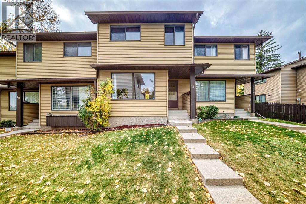 Row / Townhouse for Sale in #11, 380 Bermuda Drive NW|Calgary, Alberta T3K2B2