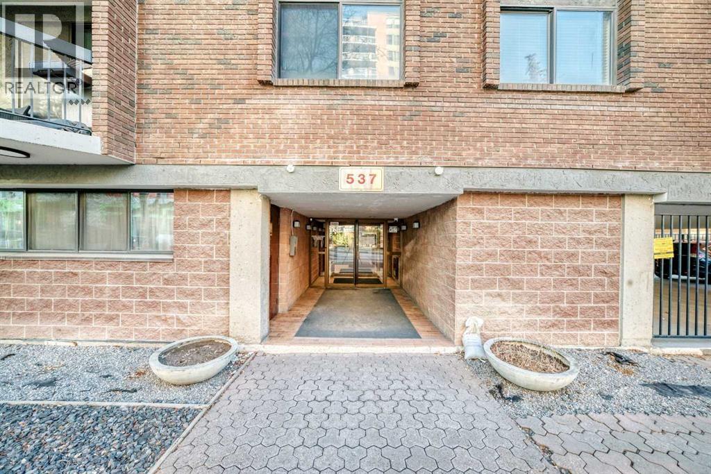Apartment for Sale in 604, 537 14 Avenue SW|Calgary, Alberta T2R0M7 4