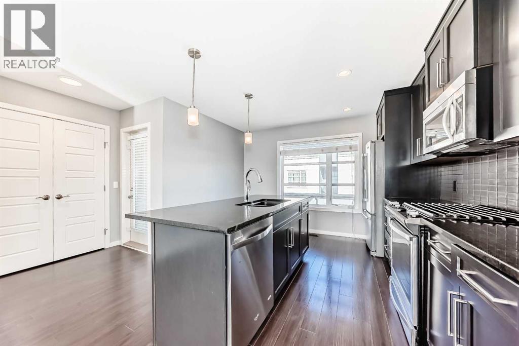 Row / Townhouse for Sale in 911 Evansridge Park NW|Calgary, Alberta T3P0N7 4